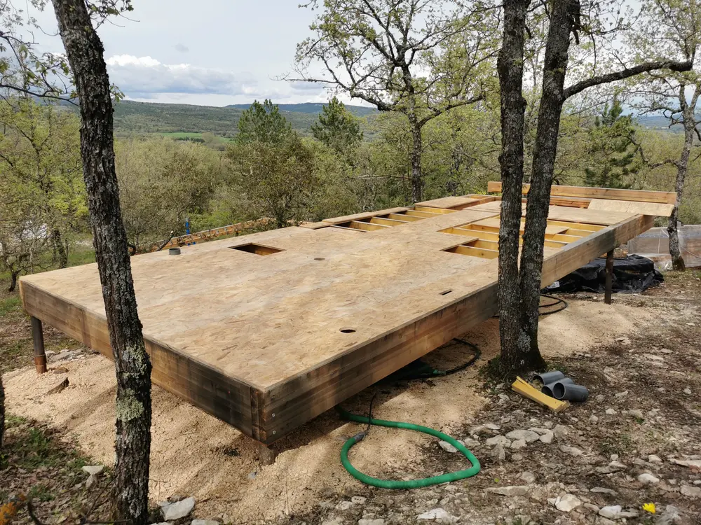 Détail de la structure bois d’une des trois tiny houses identiques