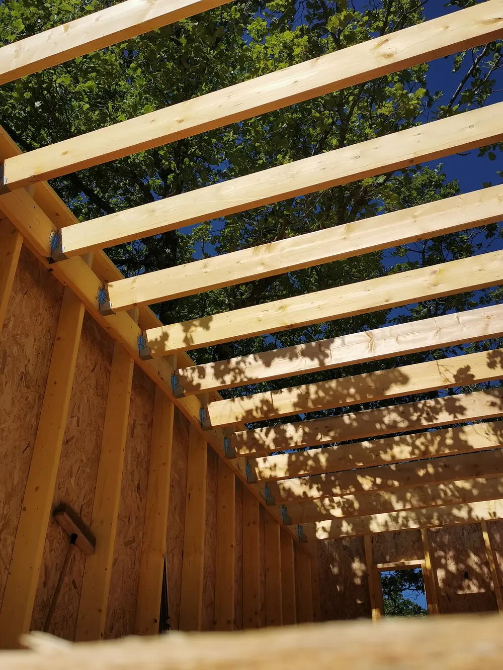Construction bois sur pilotis adaptée à un sol argileux