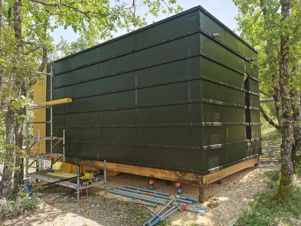 Charpente et plancher en panneaux OSB d’une tiny house